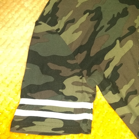 Camo hodded top - Picture 10 of 11